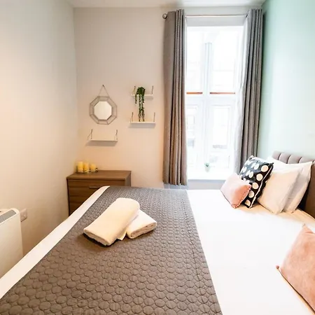 Free Parking | Smart Tv | 4 Guests Apartment Swansea Room photo