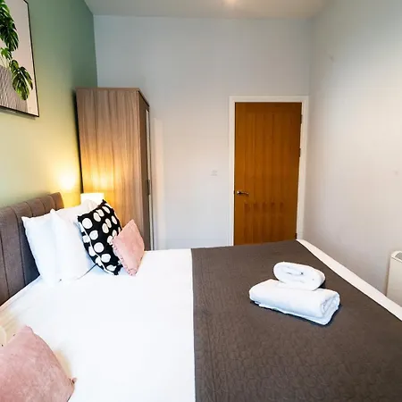 Free Parking | Smart Tv | 4 Guests Apartment Swansea Room photo