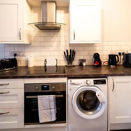 Free Parking | Smart Tv | 4 Guests Apartment Swansea Room photo