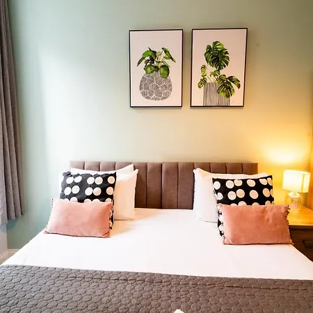 Free Parking | Smart Tv | 4 Guests Apartment Swansea Room photo