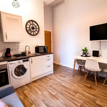 Free Parking | Smart Tv | 4 Guests Apartment Swansea Room photo