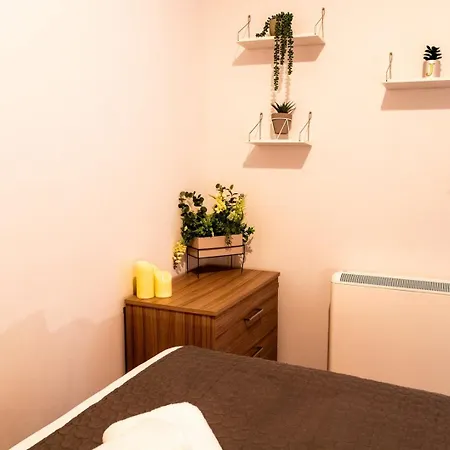Free Parking | Smart Tv | 4 Guests Apartment Swansea Room photo