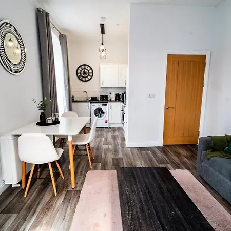 Free Parking | Smart Tv | 4 Guests Apartment Swansea Room photo