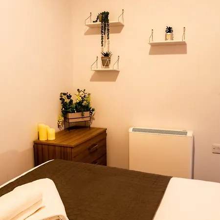 Free Parking | Smart Tv | 4 Guests Apartment Swansea Room photo