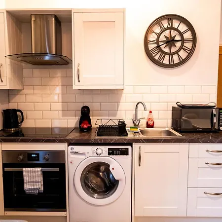 Free Parking | Smart Tv | 4 Guests Apartment Swansea Room photo