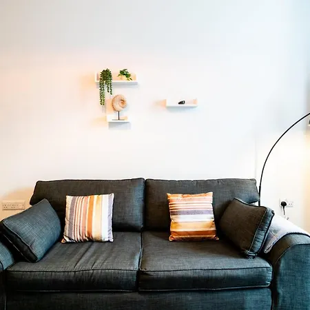 Free Parking | Smart Tv | 4 Guests Apartment Swansea Room photo