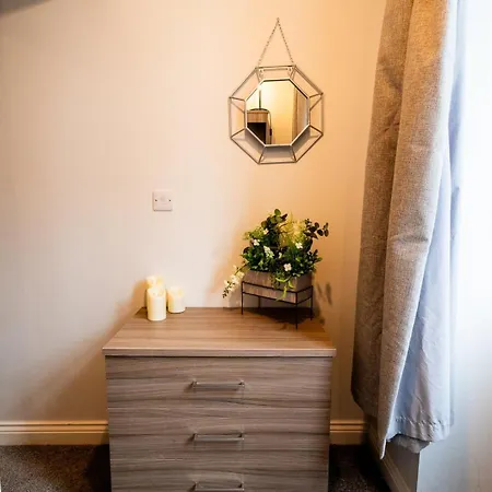 Free Parking | Smart Tv | 4 Guests Apartment Swansea Room photo