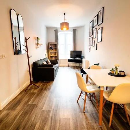 Free Parking | Smart Tv | 4 Guests Apartment Swansea Room photo