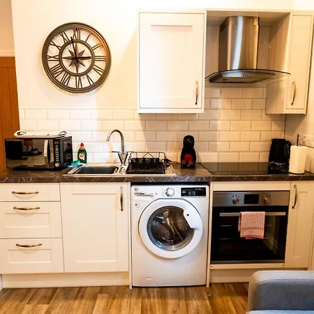 Free Parking | Smart Tv | 4 Guests Apartment Swansea Room photo