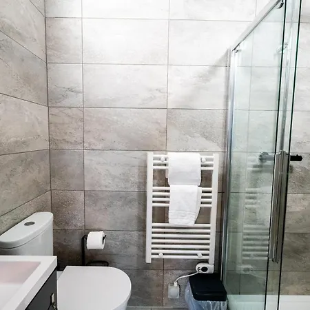 Free Parking | Smart Tv | 4 Guests Apartment Swansea Room photo
