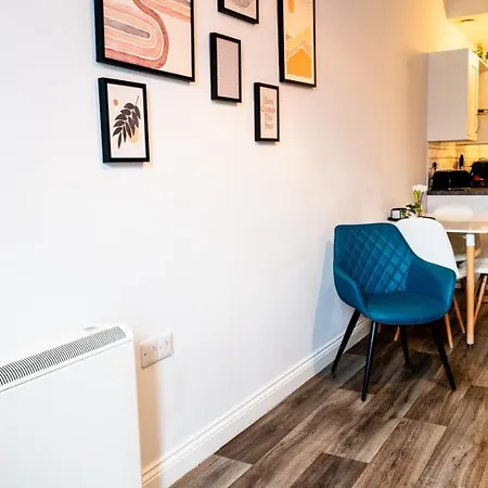Free Parking | Smart Tv | 4 Guests Apartment Swansea Room photo