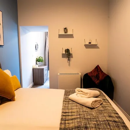 Free Parking | Smart Tv | 4 Guests Apartment Swansea Room photo