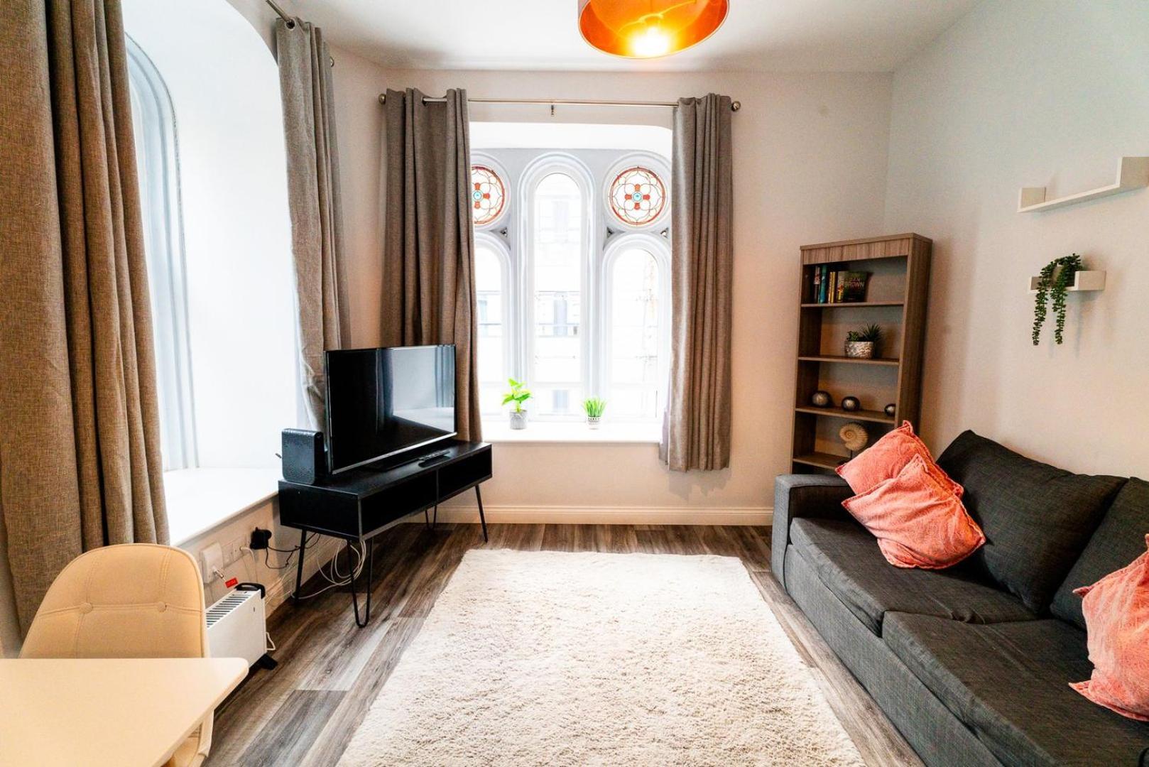 Apartment Free Parking | Smart Tv | 4 Guests